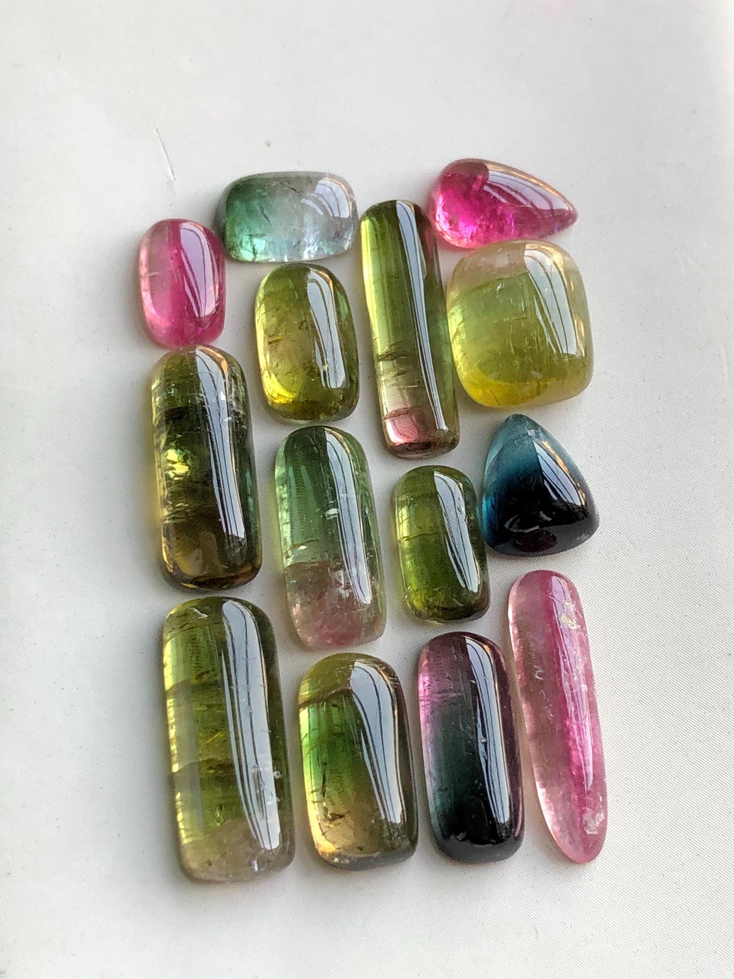 46.80 carats Bi colours tourmaline cabochons lot