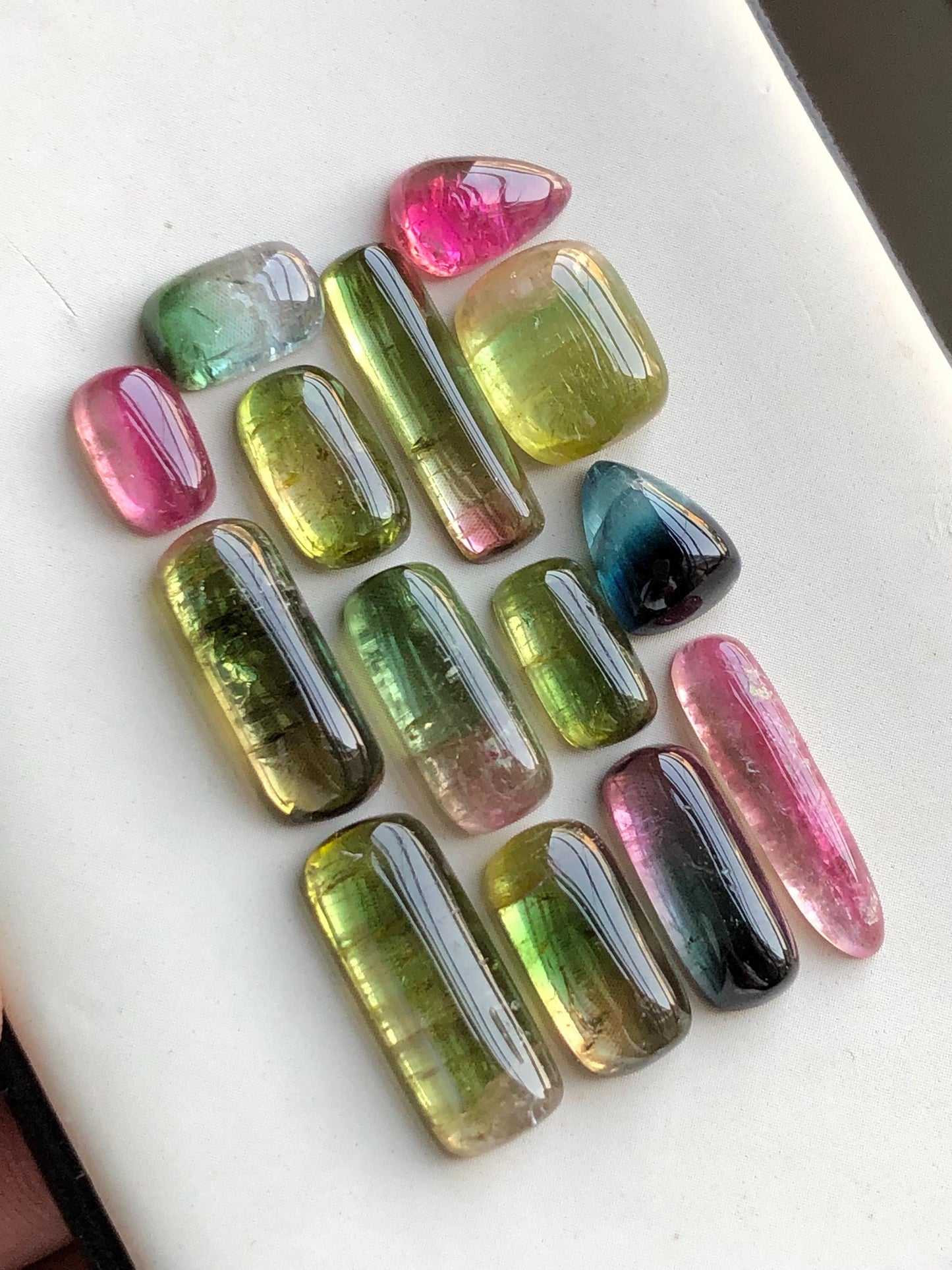 46.80 carats Bi colours tourmaline cabochons lot