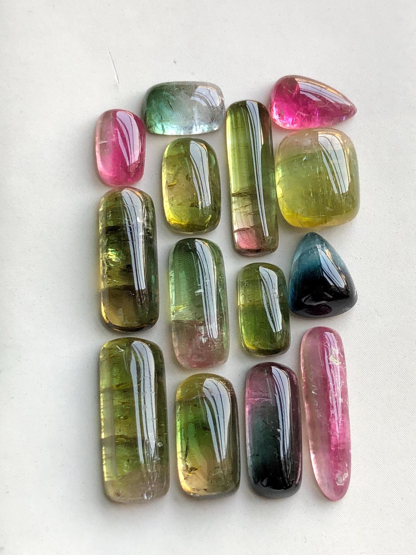 46.80 carats Bi colours tourmaline cabochons lot