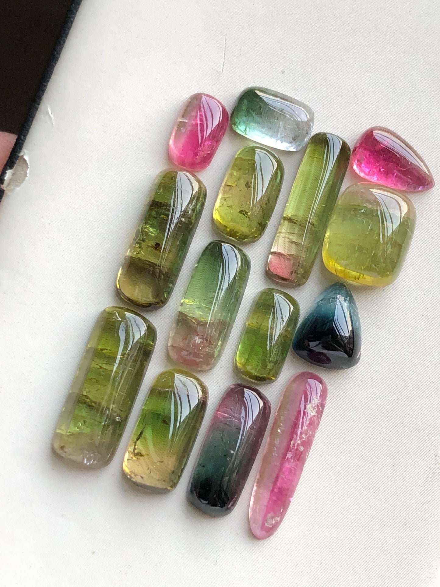 46.80 carats Bi colours tourmaline cabochons lot