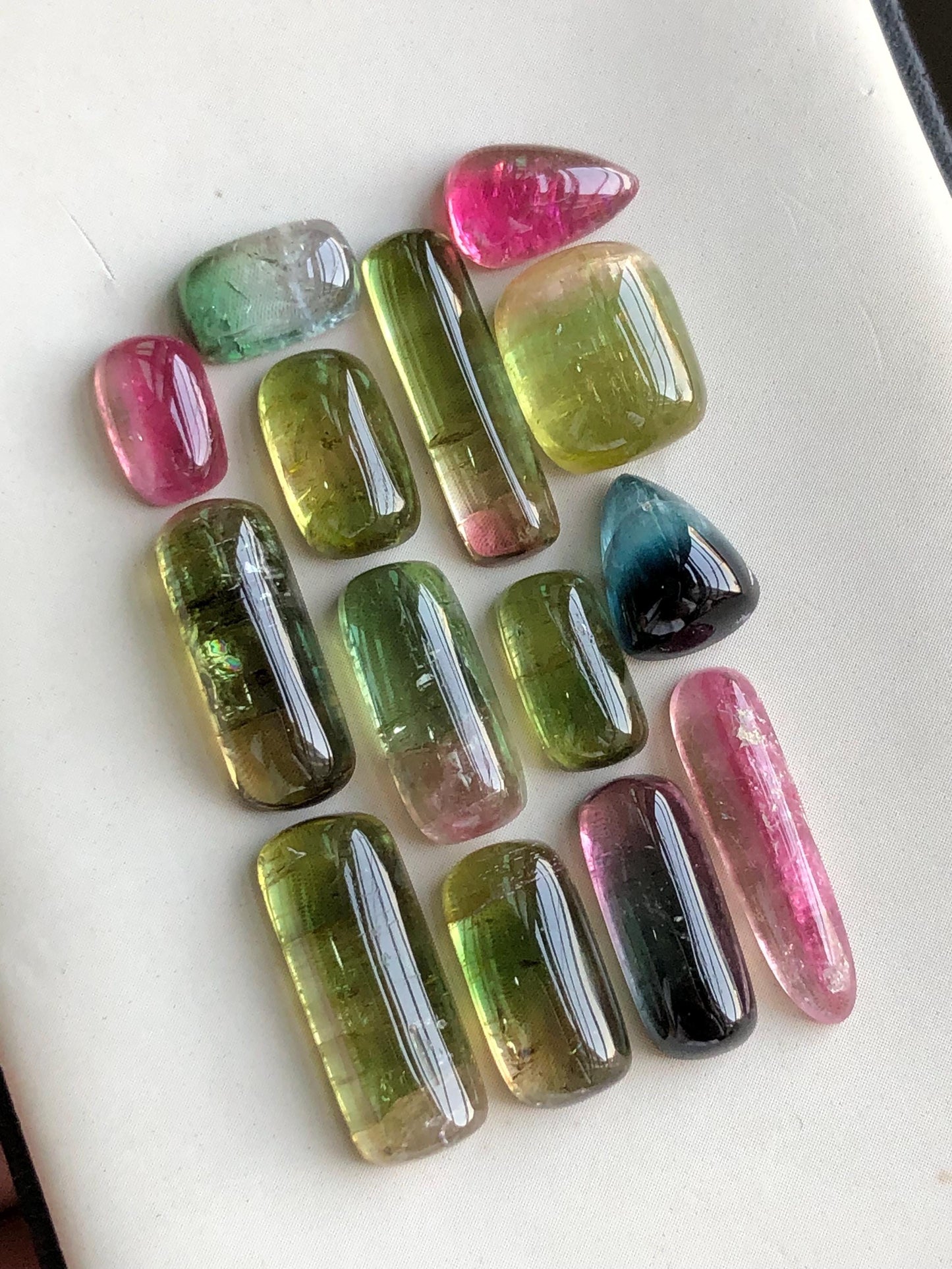 46.80 carats Bi colours tourmaline cabochons lot