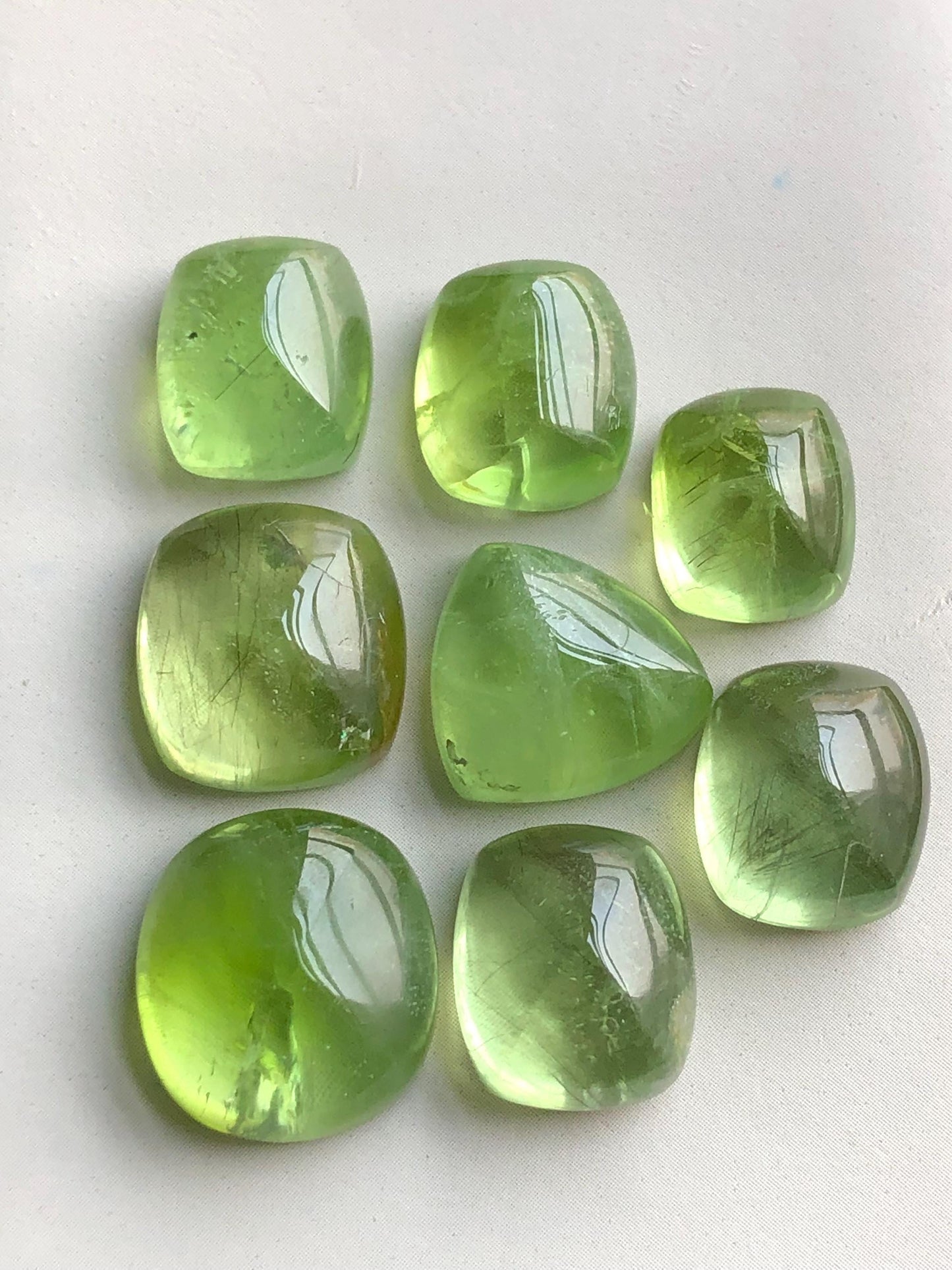 86.80 carats Peridot cabochons lot