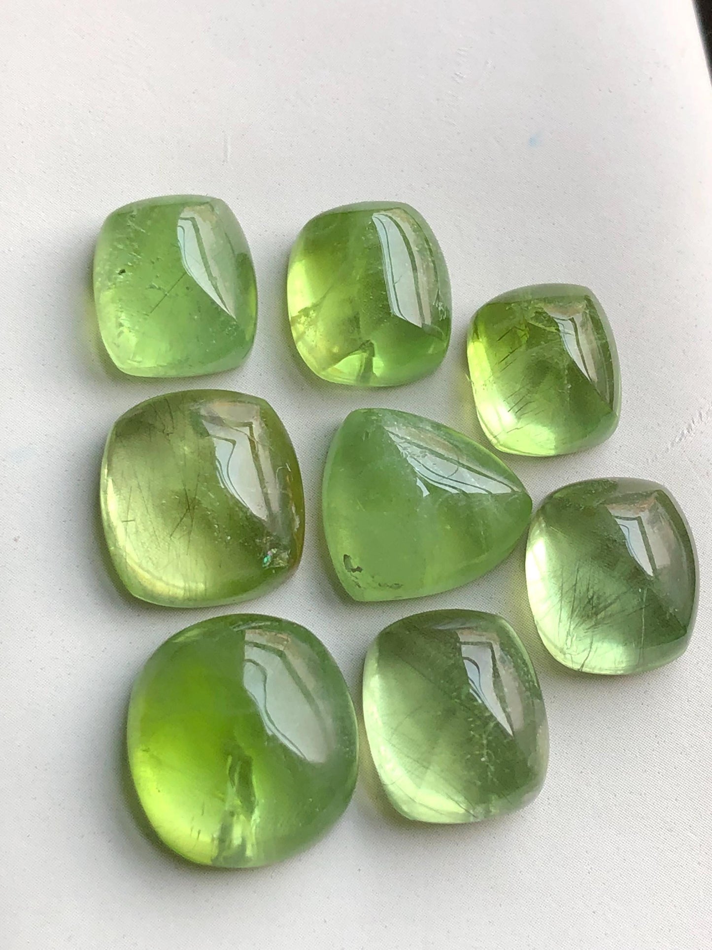 86.80 carats Peridot cabochons lot