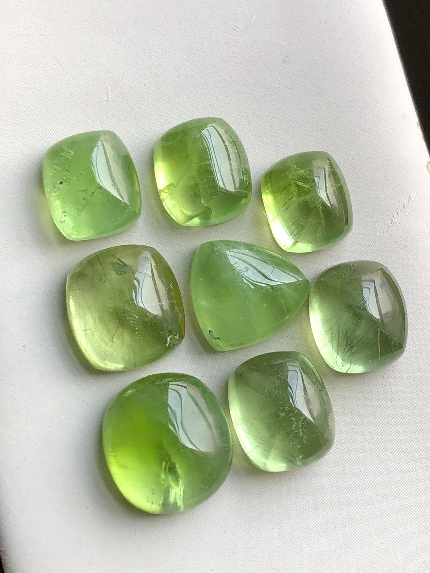 86.80 carats Peridot cabochons lot