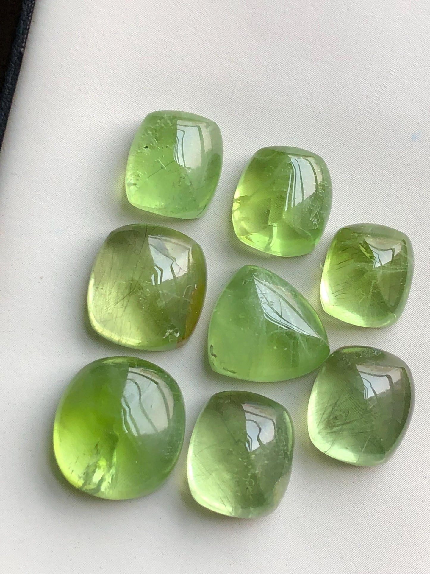 86.80 carats Peridot cabochons lot