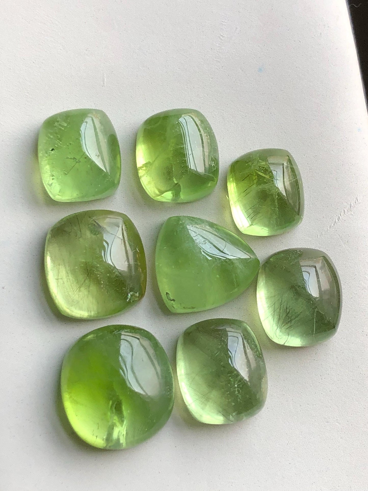 86.80 carats Peridot cabochons lot