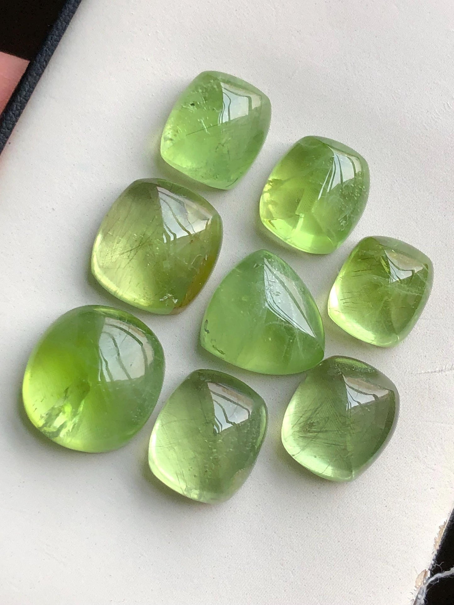 86.80 carats Peridot cabochons lot