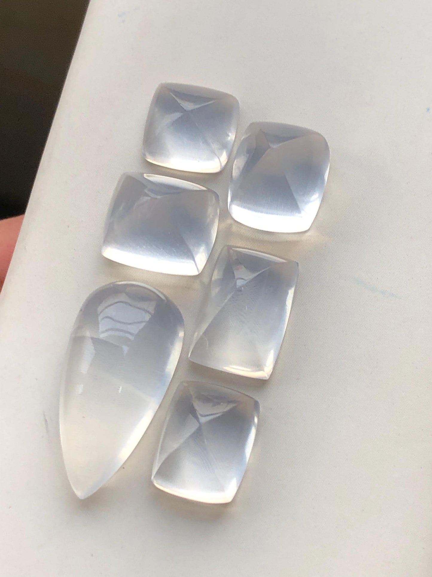 37.40 carats Moonstons cabochons lot