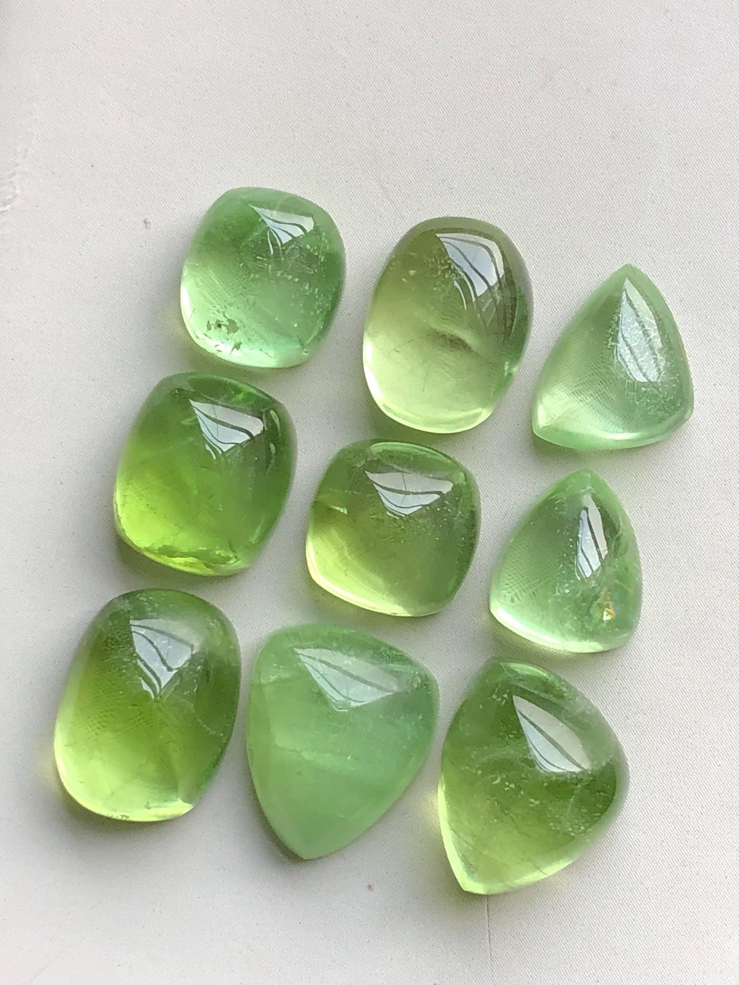 67.40 carats Peridot cabochons lot