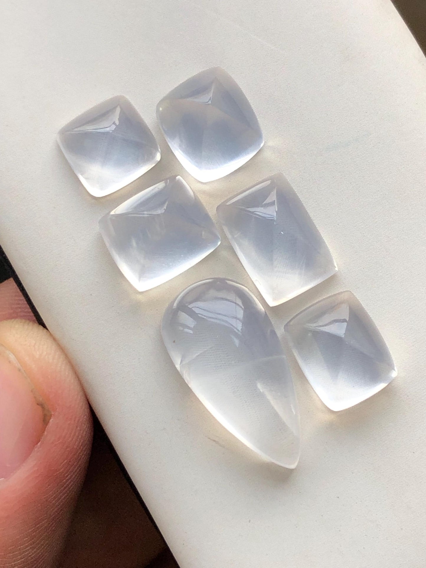 37.40 carats Moonstons cabochons lot