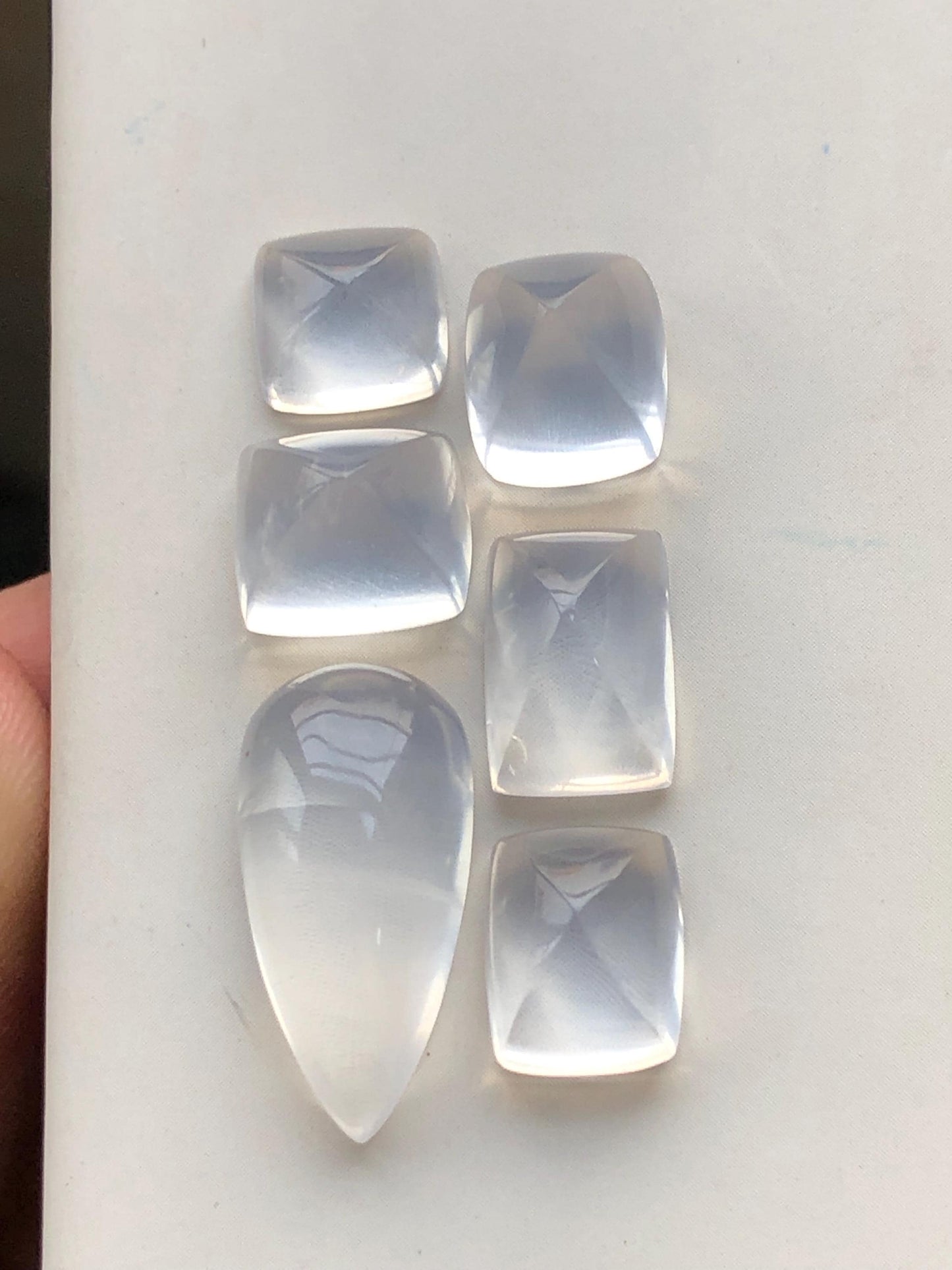 37.40 carats Moonstons cabochons lot