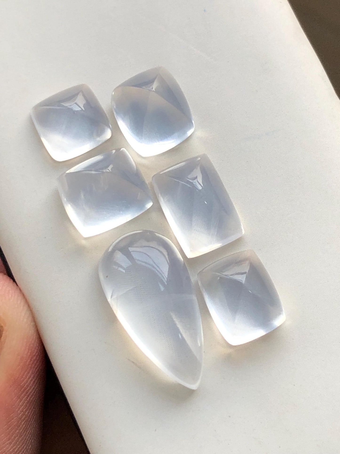 37.40 carats Moonstons cabochons lot