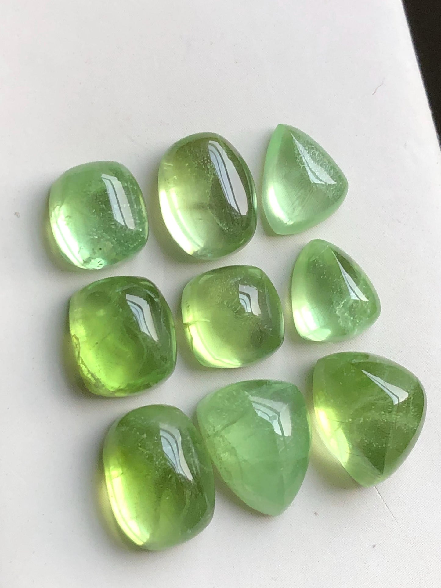 67.40 carats Peridot cabochons lot