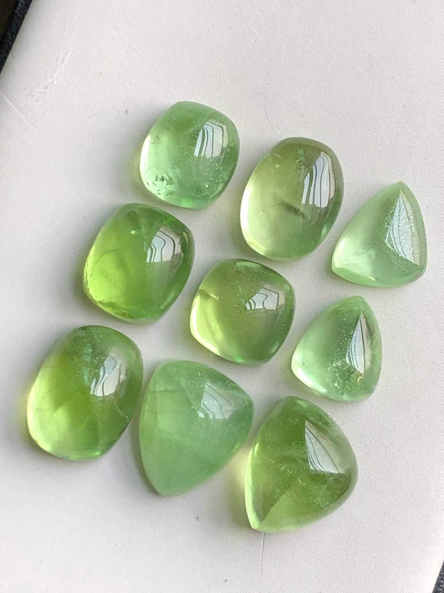 67.40 carats Peridot cabochons lot