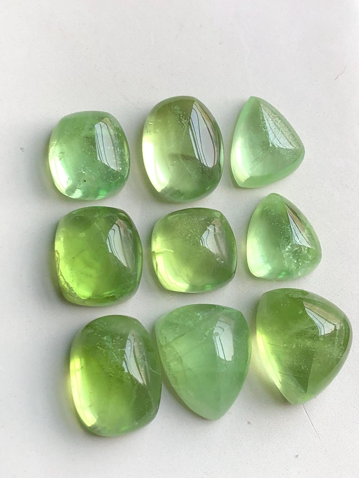 67.40 carats Peridot cabochons lot