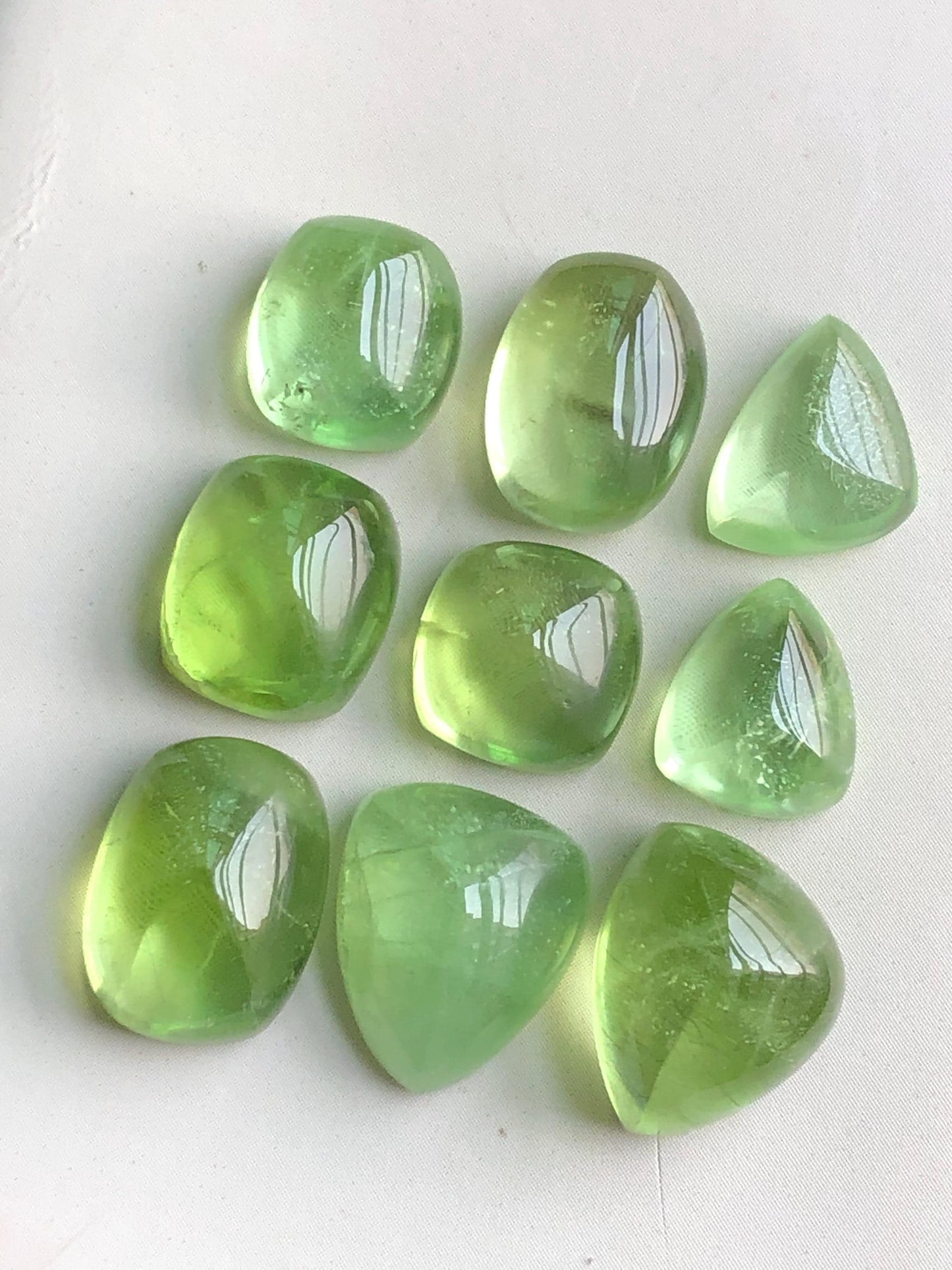 67.40 carats Peridot cabochons lot