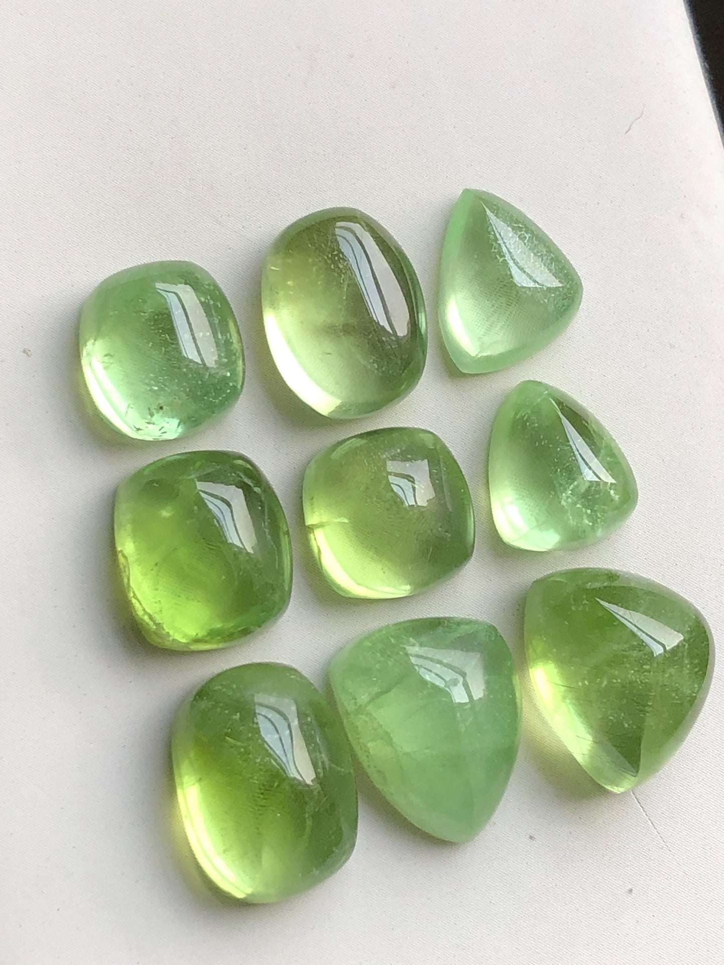 67.40 carats Peridot cabochons lot