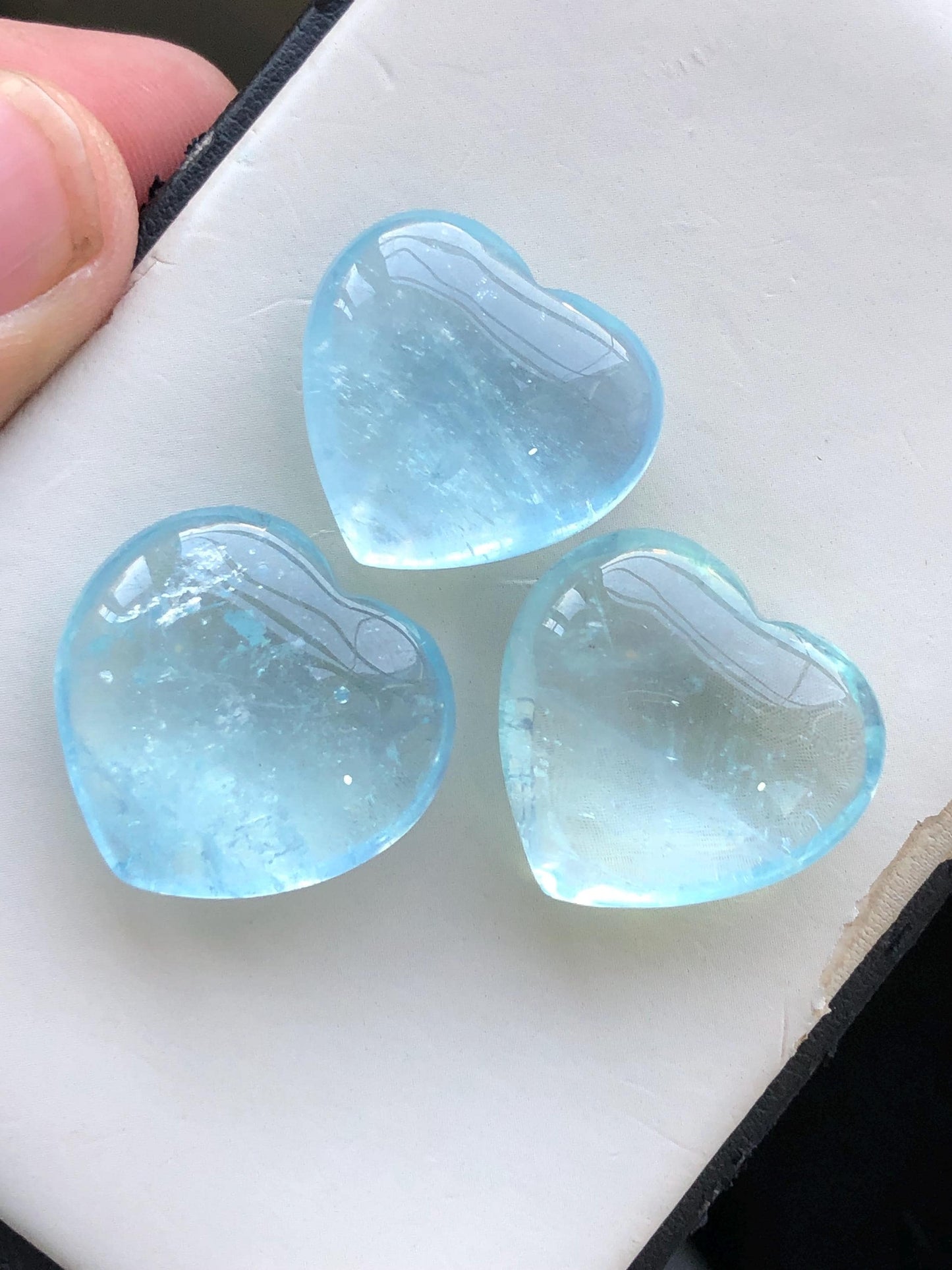 107 carats Aquamarine cabochons lot