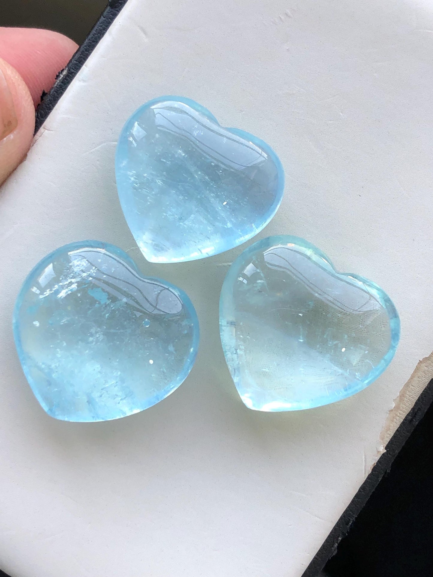 107 carats Aquamarine cabochons lot