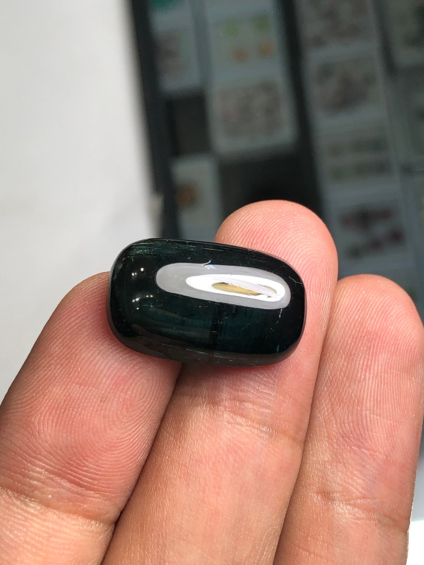 كابوشون تورمالين أزرق داكن 18.50 قيراط - حجر كريم طبيعي لتصنيع المجوهرات