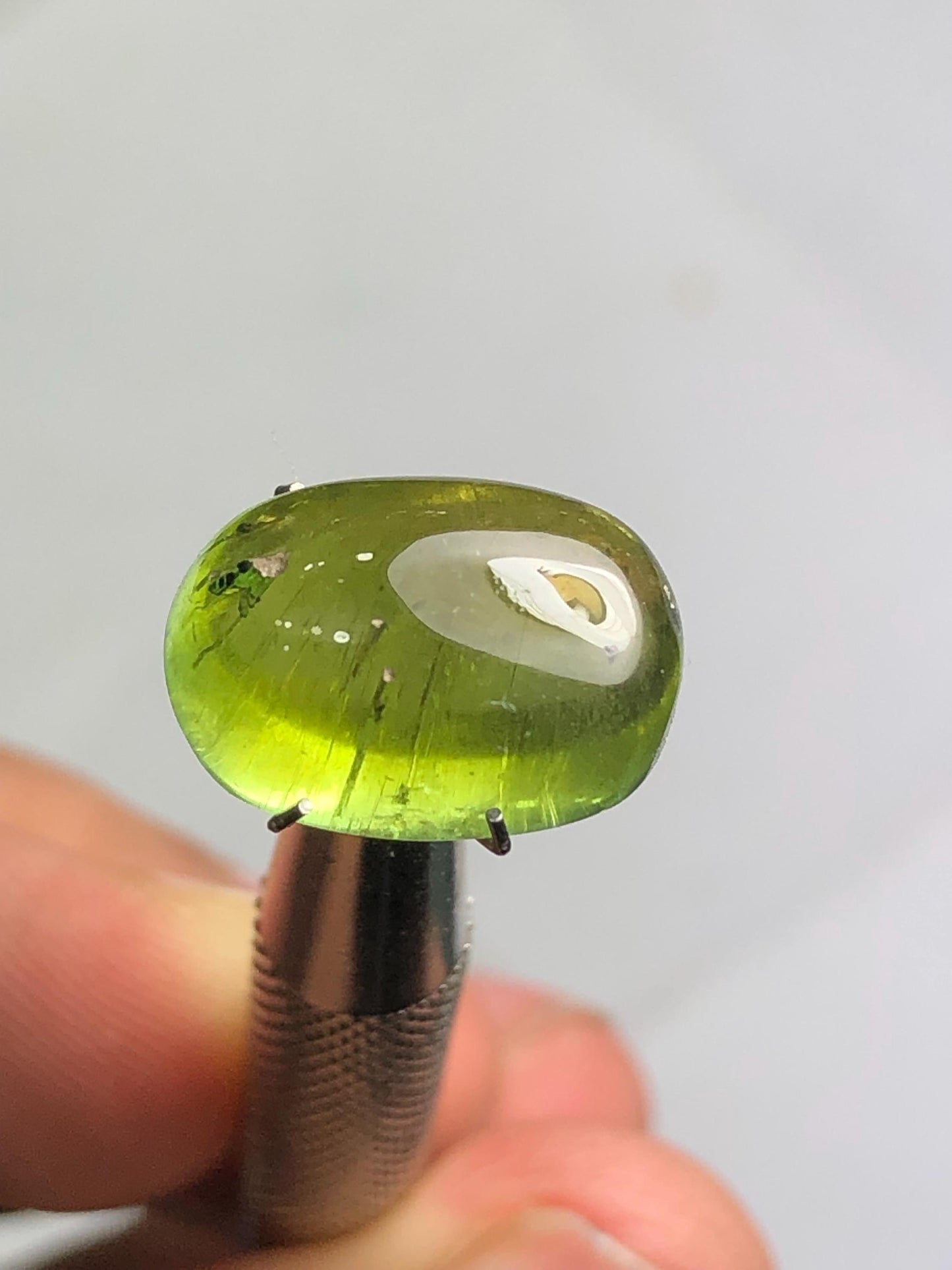 Green Tourmaline Cabochon 9.60 ct - Polished Gem for Elegant Jewelry