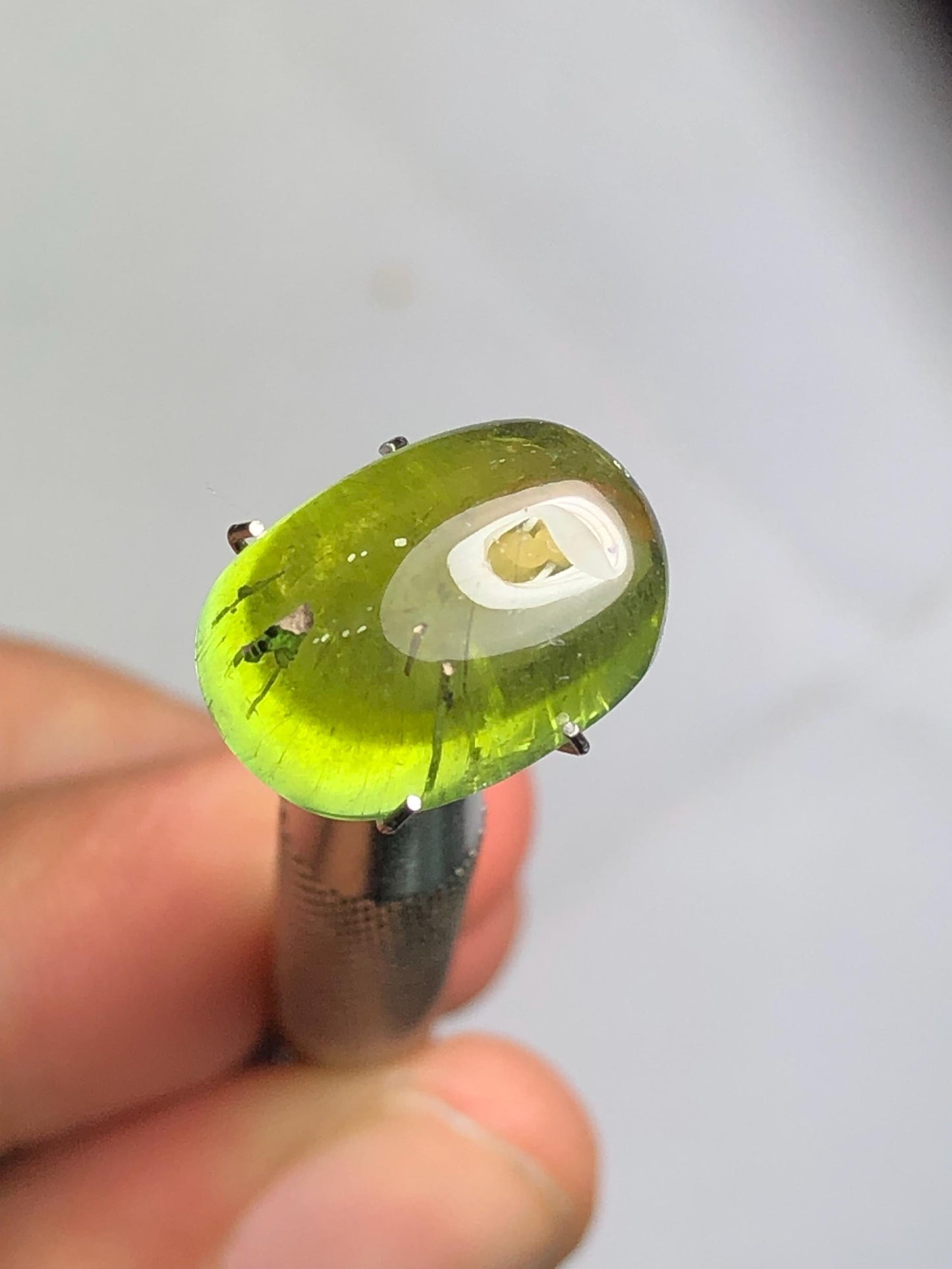 Green Tourmaline Cabochon 9.60 ct - Polished Gem for Elegant Jewelry