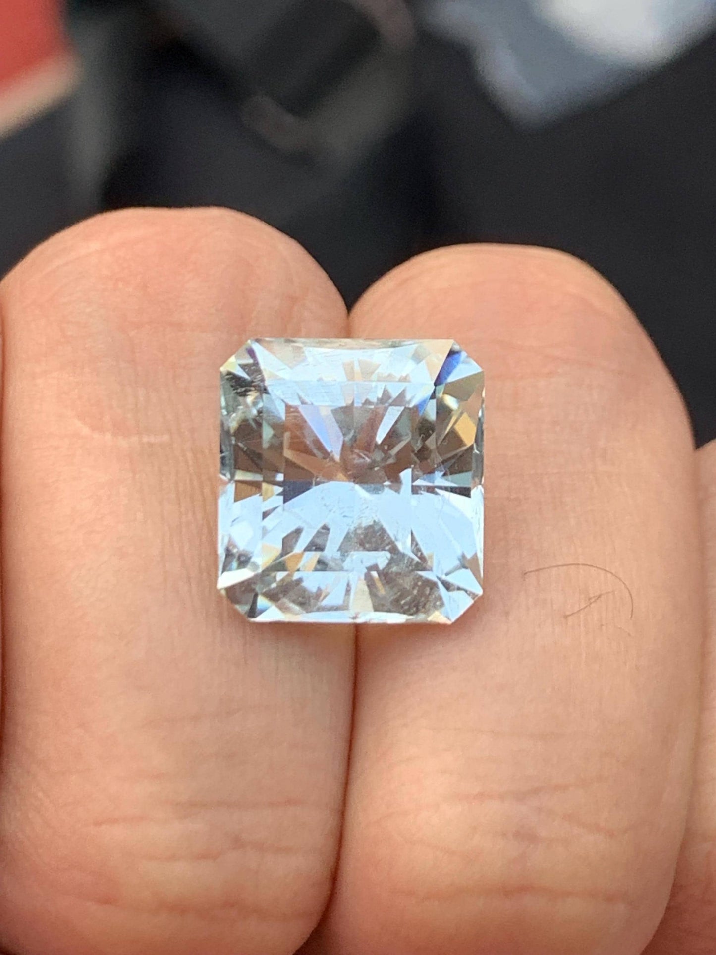 Aquamarine Faceted 11.15 ct - Unique Cut Gem for Statement Jewelry