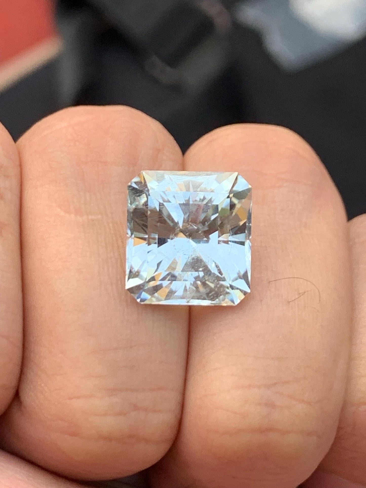 Aquamarine Faceted 11.15 ct - Unique Cut Gem for Statement Jewelry