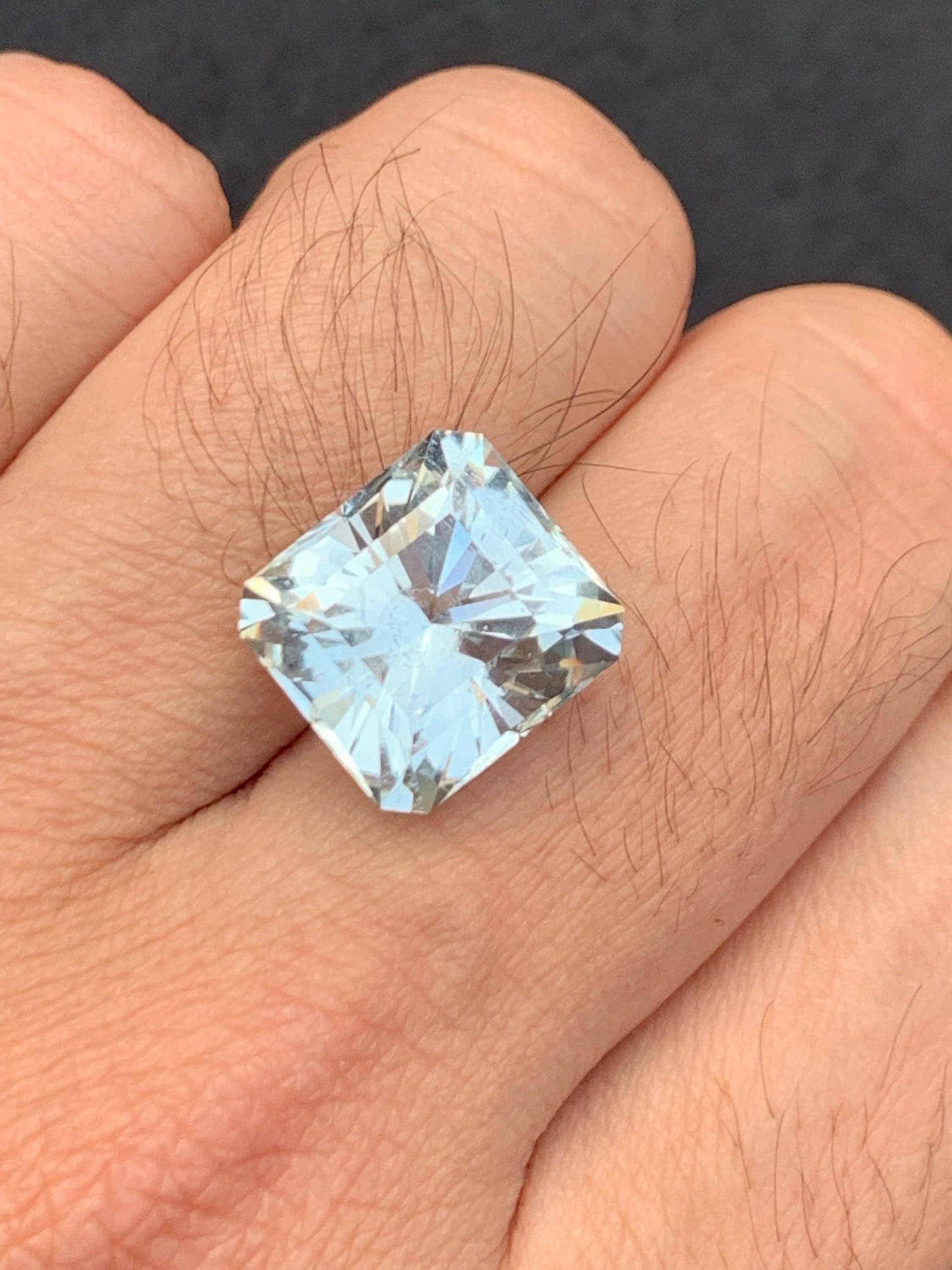 Aquamarine Faceted 11.15 ct - Unique Cut Gem for Statement Jewelry