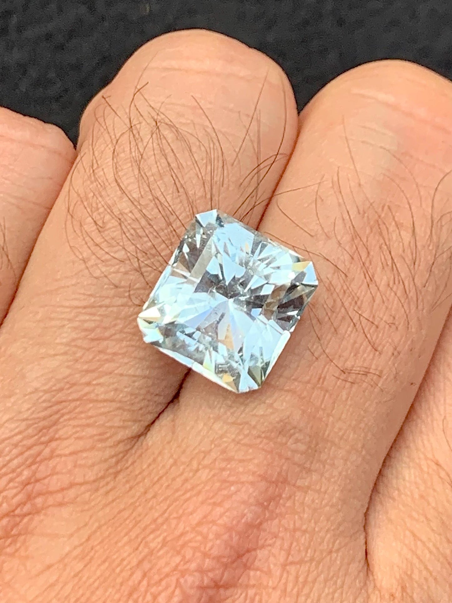 Aquamarine Faceted 11.15 ct - Unique Cut Gem for Statement Jewelry