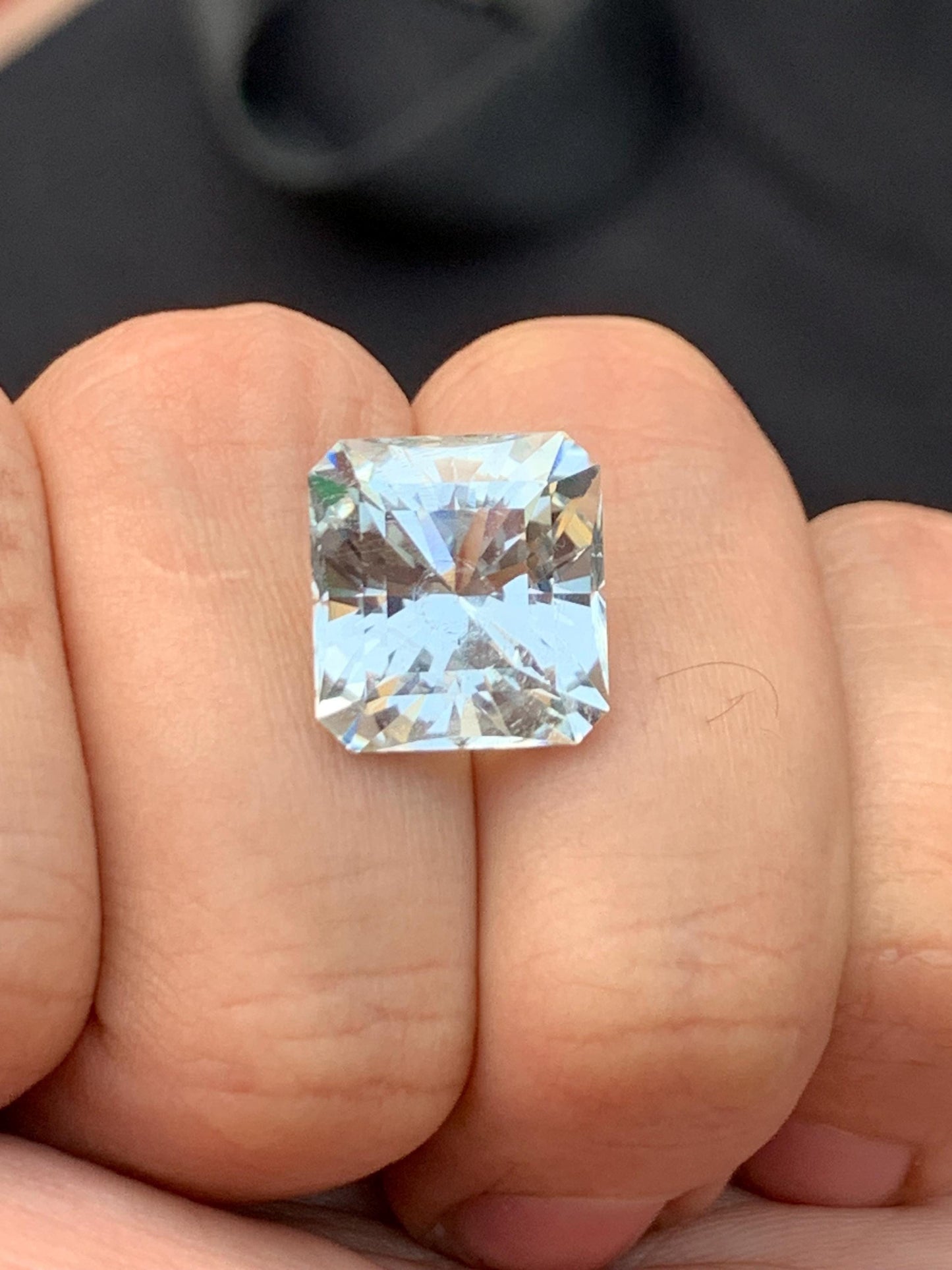 Aquamarine Faceted 11.15 ct - Unique Cut Gem for Statement Jewelry