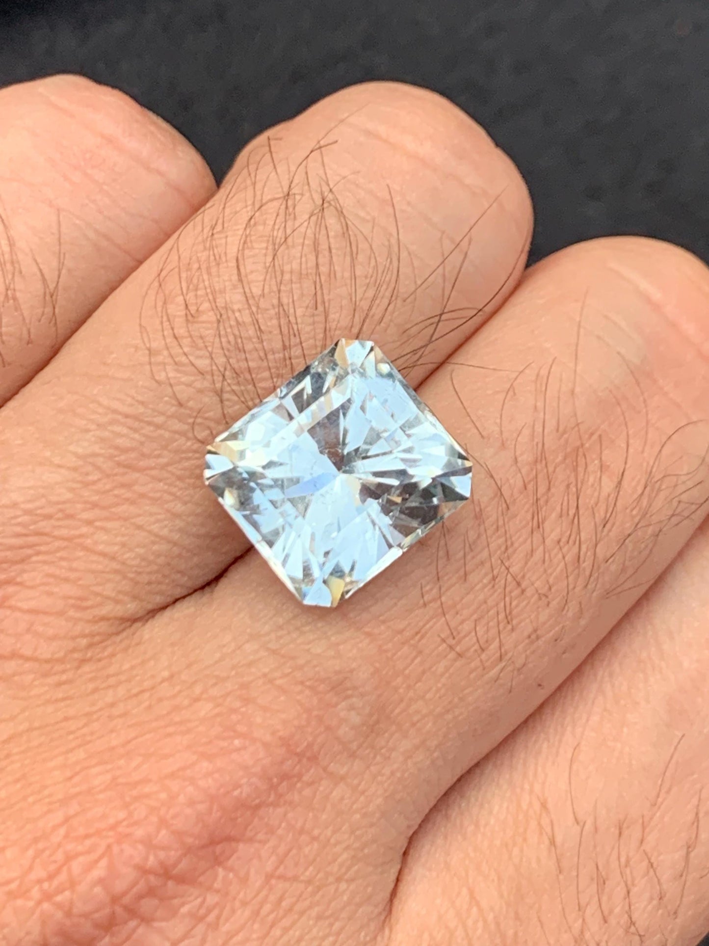 Aquamarine Faceted 11.15 ct - Unique Cut Gem for Statement Jewelry