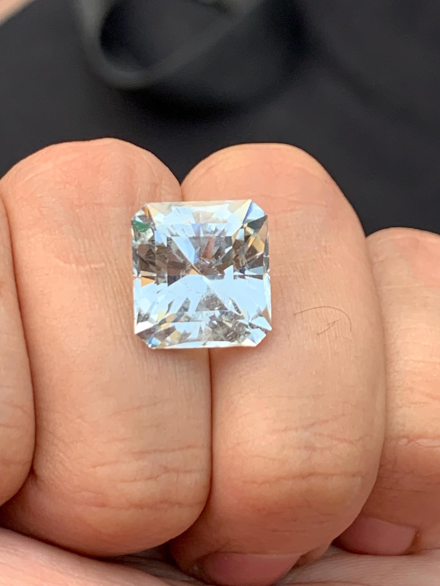 Aquamarine Faceted 11.15 ct - Unique Cut Gem for Statement Jewelry