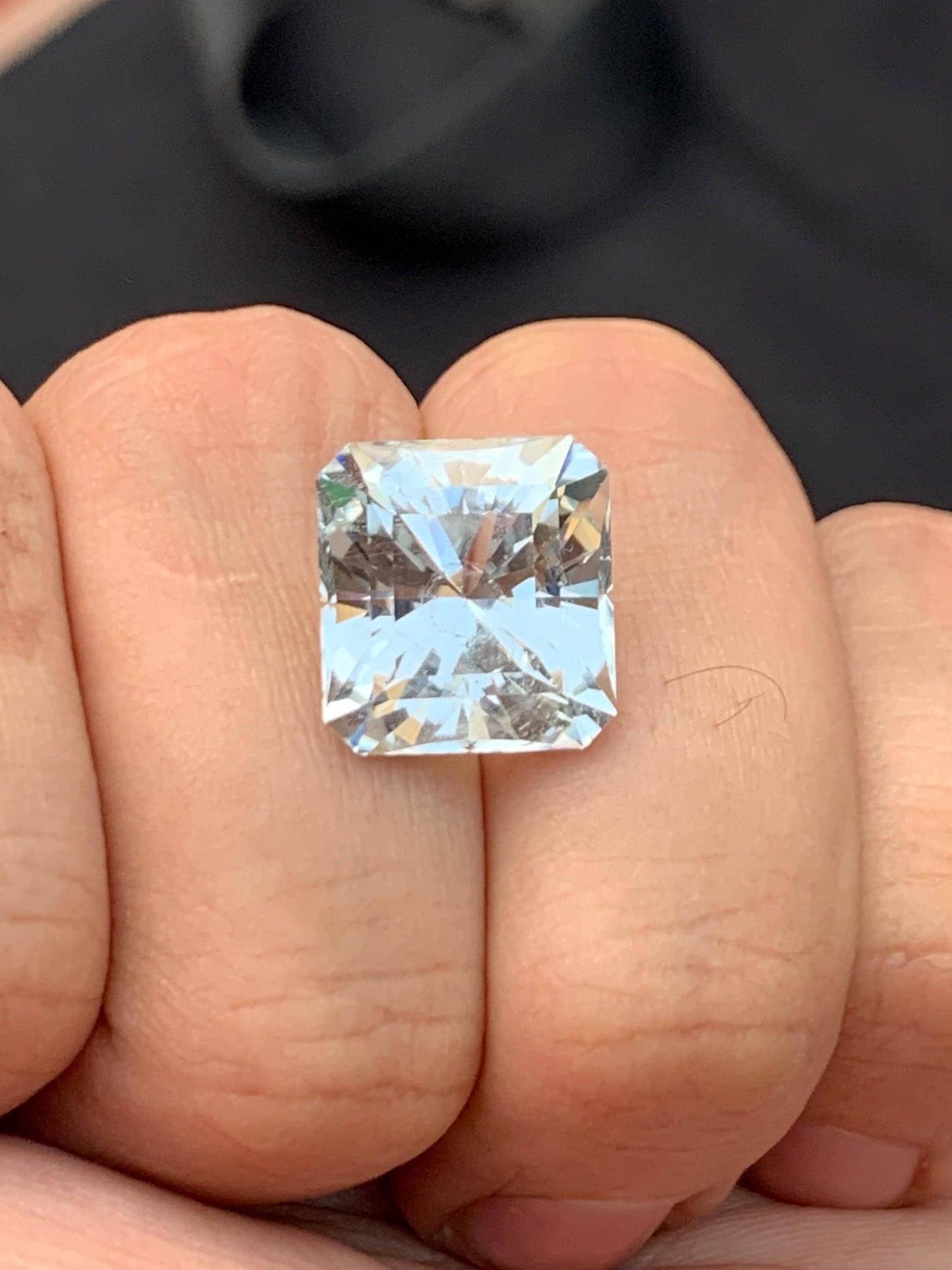 Aquamarine Faceted 11.15 ct - Unique Cut Gem for Statement Jewelry