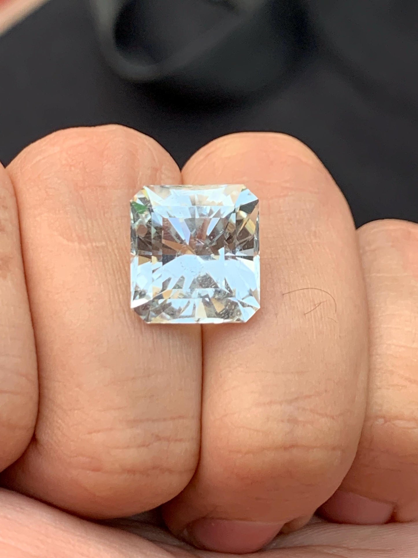 Aquamarine Faceted 11.15 ct - Unique Cut Gem for Statement Jewelry