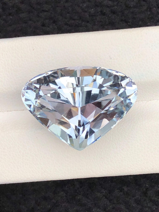 Kunzite Faceted Heart 37 ct - Soft Pink Gem 18×25×14 mm