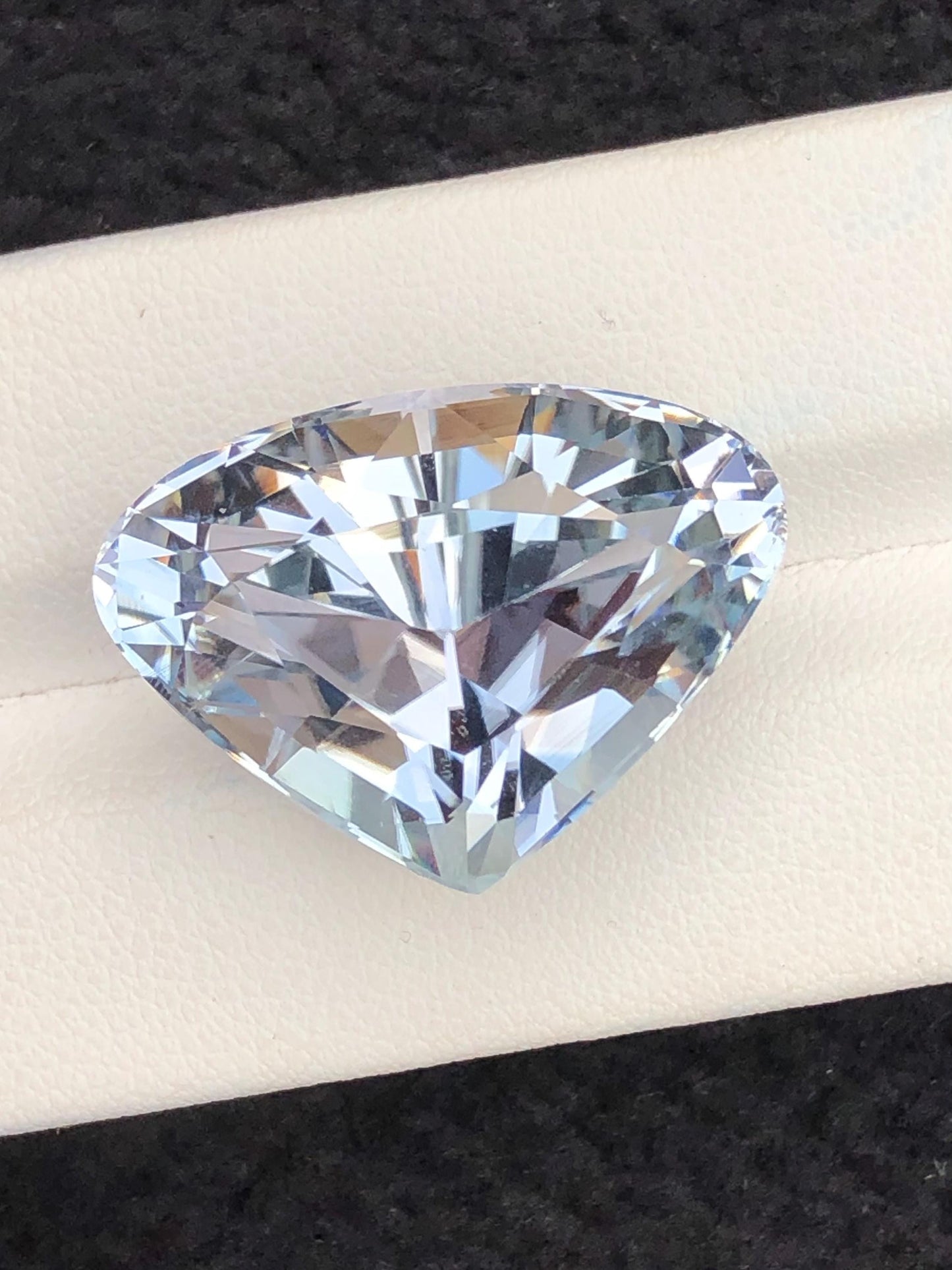 Kunzite Faceted Heart 37 ct - Soft Pink Gem 18×25×14 mm