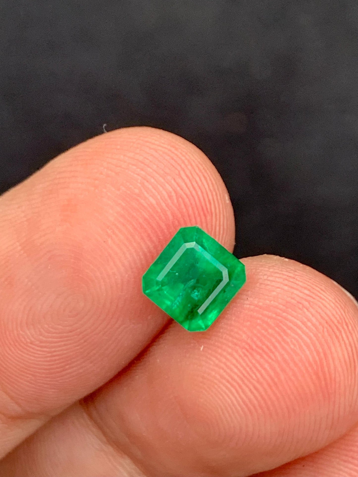 Swat Emerald Faceted 1.55 ct - Natural Gem for Fine Jewelry