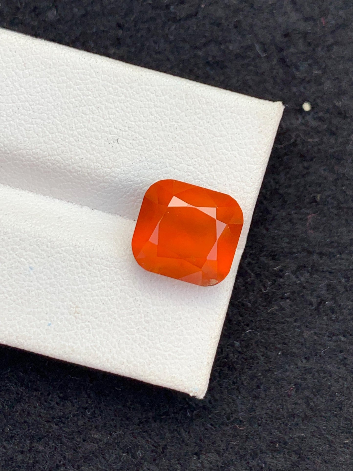 Fanta Garnet Cushion Faceted 7.50 ct - Fine Gemstone for Jewelry