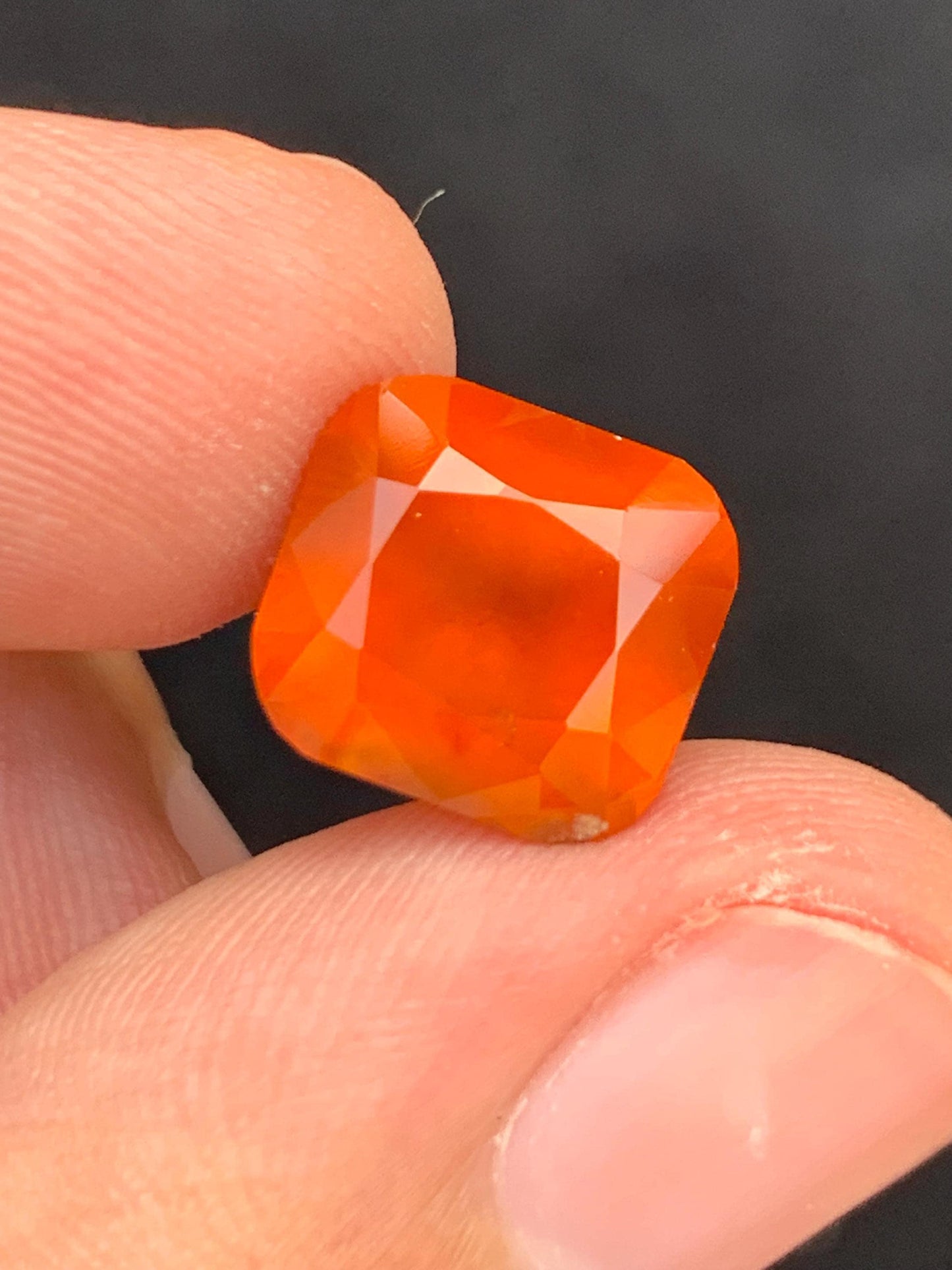 Fanta Garnet Cushion Faceted 7.50 ct - Fine Gemstone for Jewelry