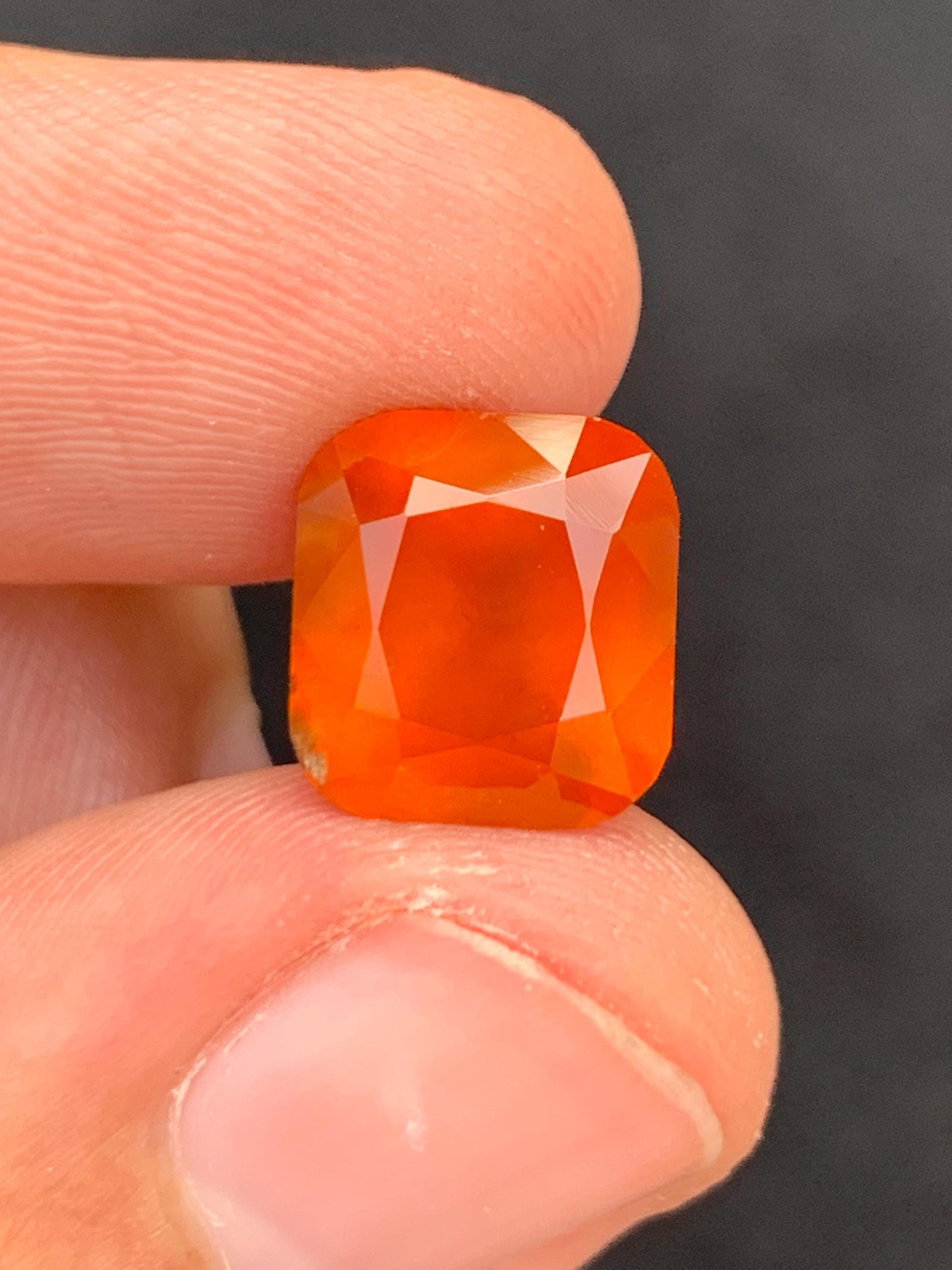 Fanta Garnet Cushion Faceted 7.50 ct - Fine Gemstone for Jewelry