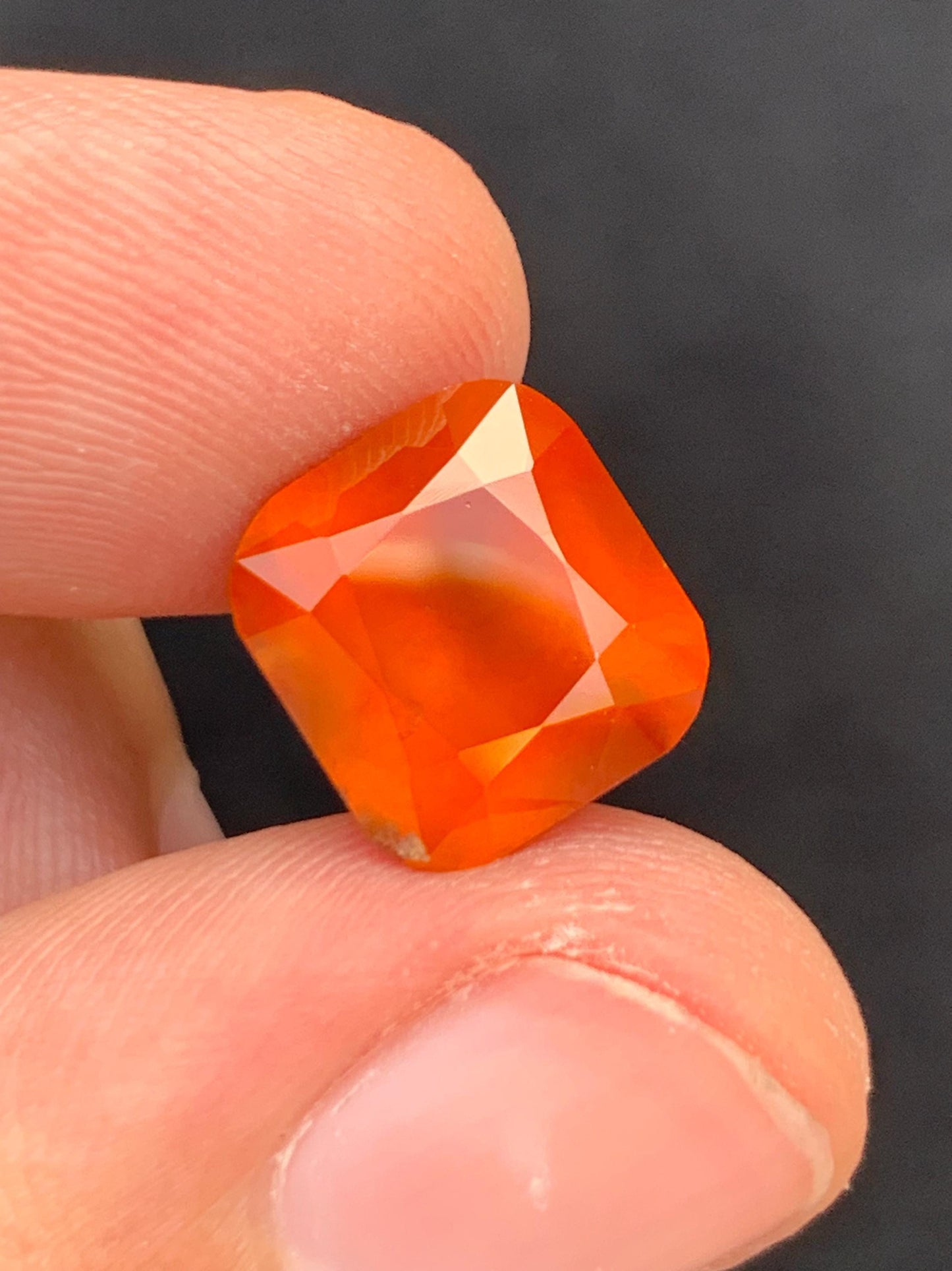 Fanta Garnet Cushion Faceted 7.50 ct - Fine Gemstone for Jewelry