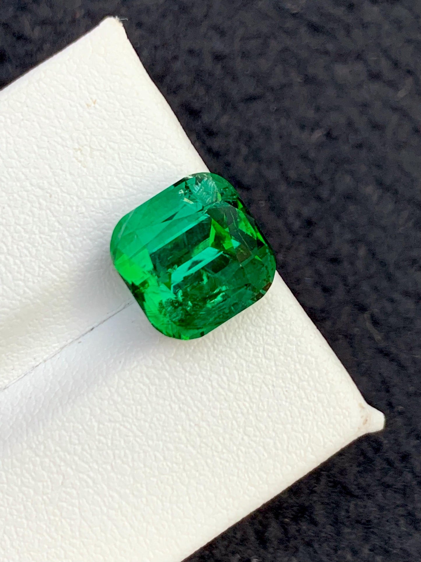 Green Tourmaline Faceted 6.40 ct - Natural Gemstone for Jewelry