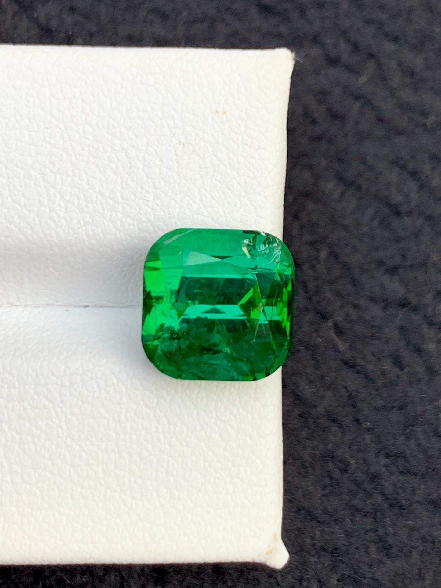Green Tourmaline Faceted 6.40 ct - Natural Gemstone for Jewelry