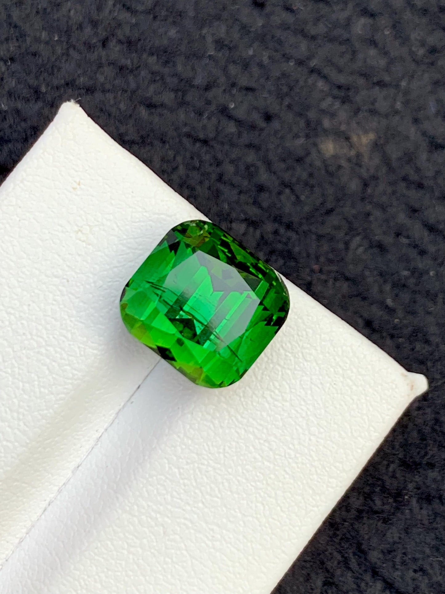 Green Tourmaline Faceted 8 ct - Gemstone for Rings