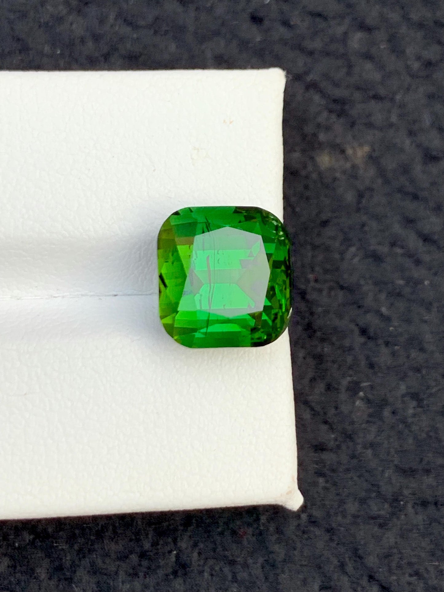 Green Tourmaline Faceted 8 ct - Gemstone for Rings