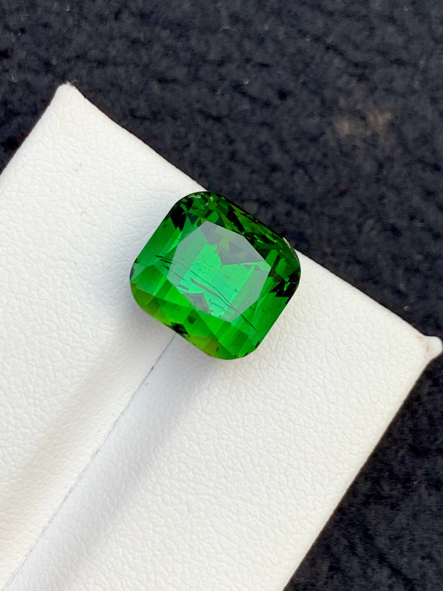 Green Tourmaline Faceted 8 ct - Gemstone for Rings