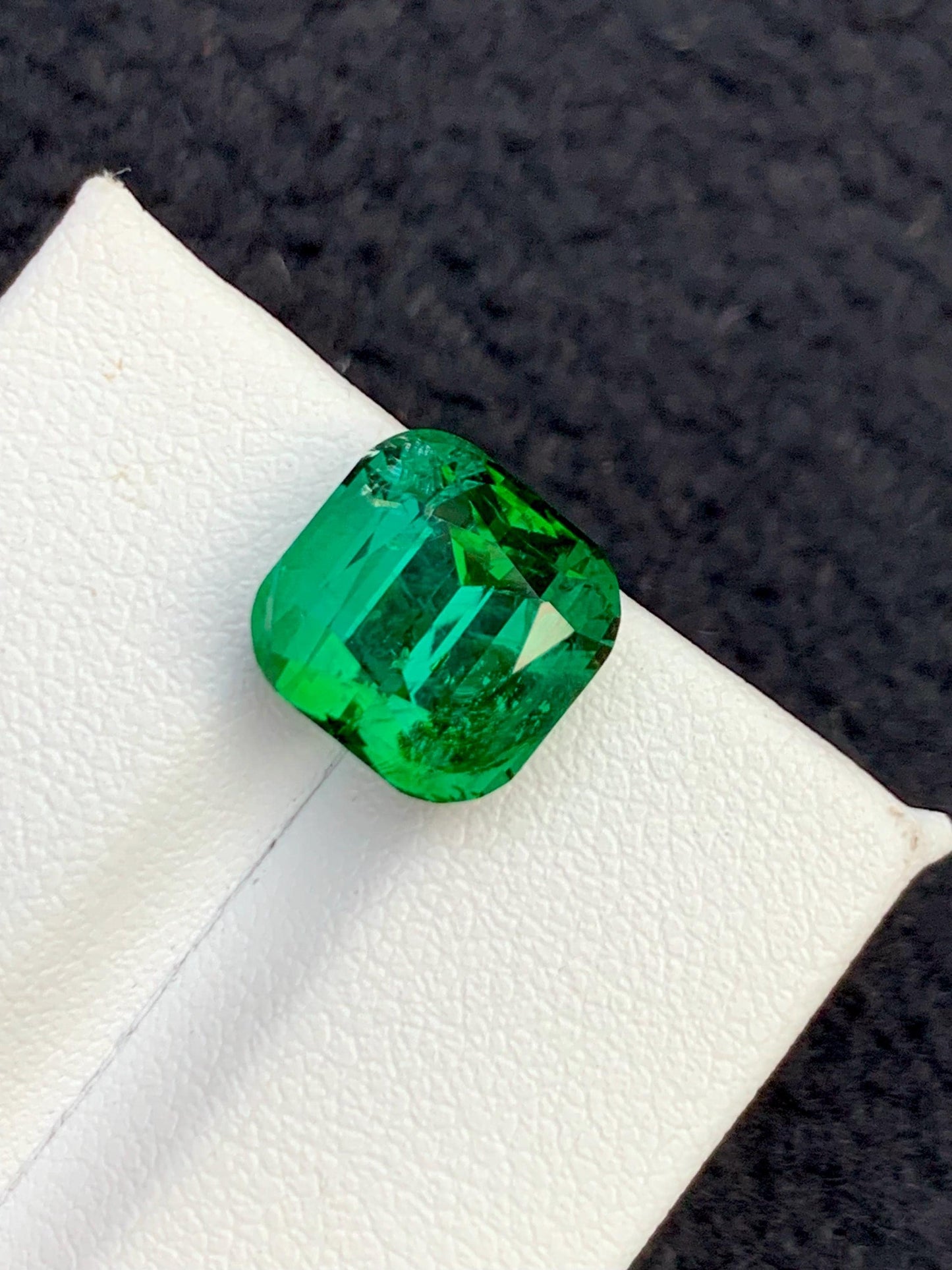 Green Tourmaline Faceted 6.40 ct - Natural Gemstone for Jewelry