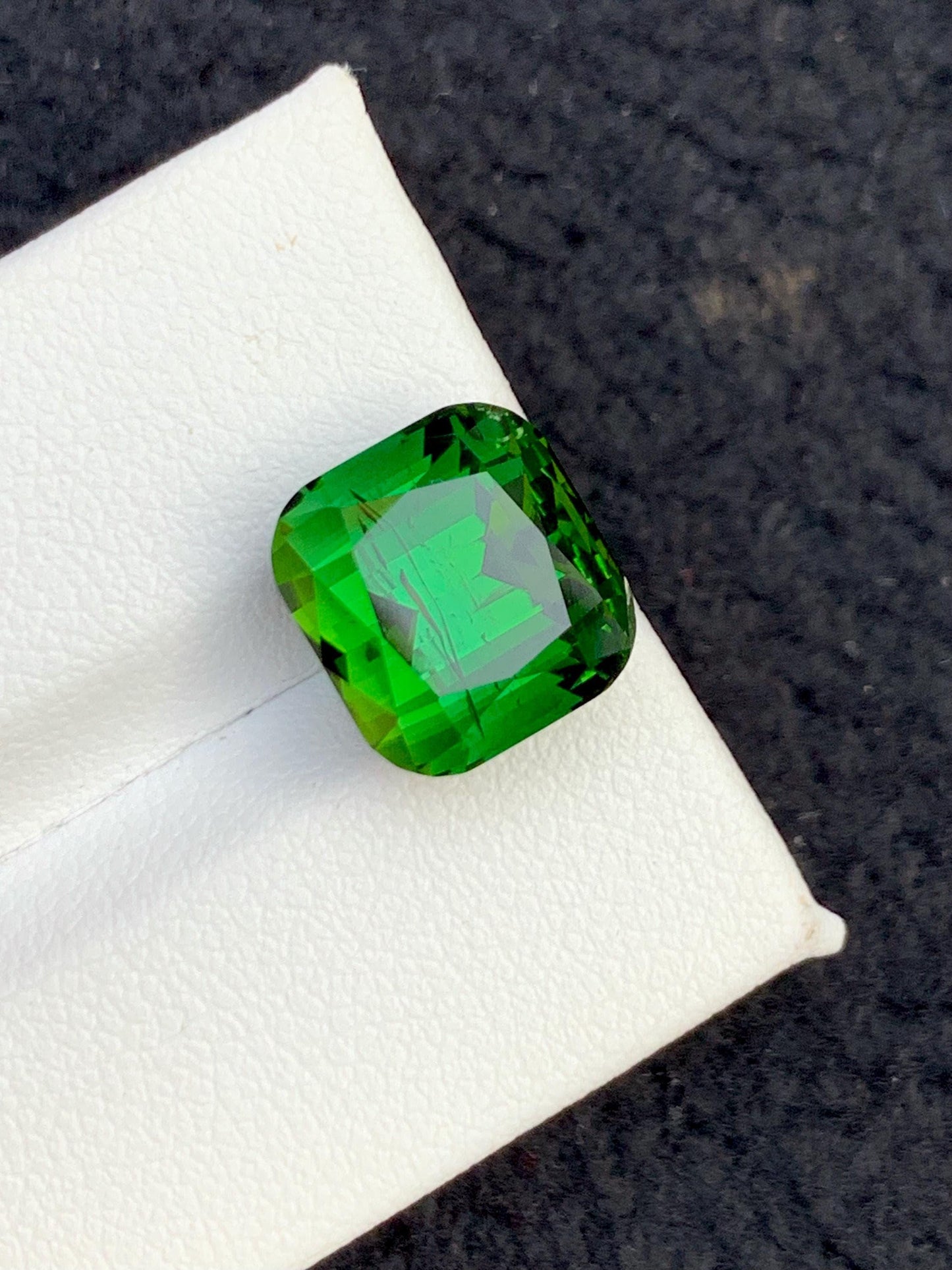 Green Tourmaline Faceted 8 ct - Gemstone for Rings