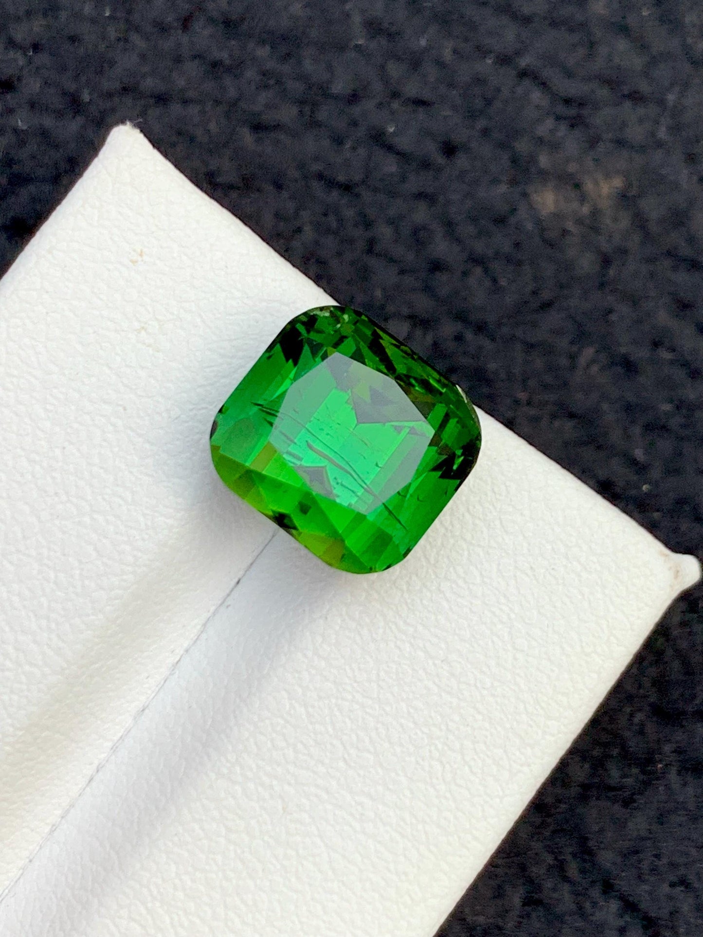 Green Tourmaline Faceted 8 ct - Gemstone for Rings